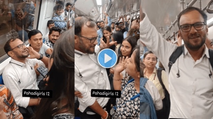 argument between passengers for a seat in Delhi Metro