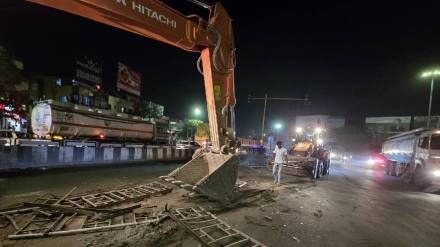 pune on Nagar Road structure of Bus rapid transit BRT begins to remove traffic congestion