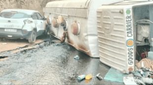 Chemical tanker hits Tata Punch car at Anjanari Traffic disrupted on Mumbai-Goa highway