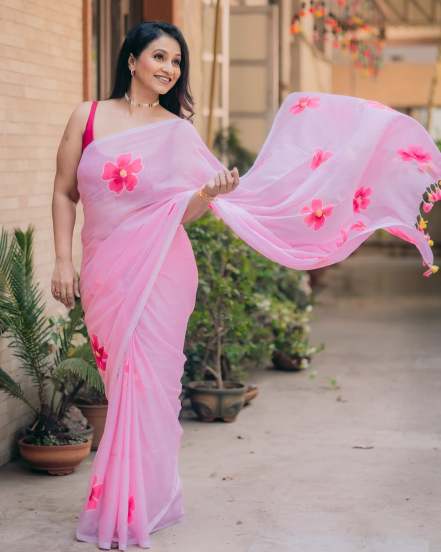 Dipti Ketkar Pink Cotton Saree Look