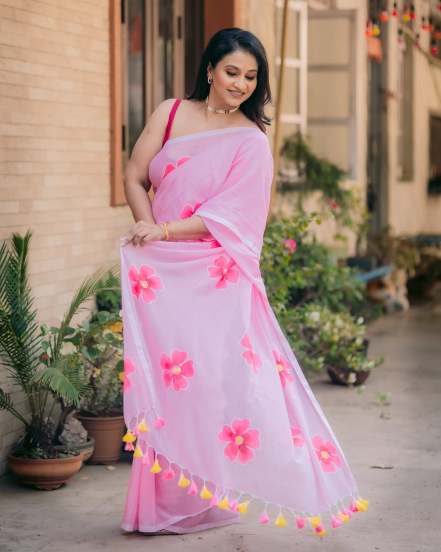 Dipti Ketkar Pink Cotton Saree Look