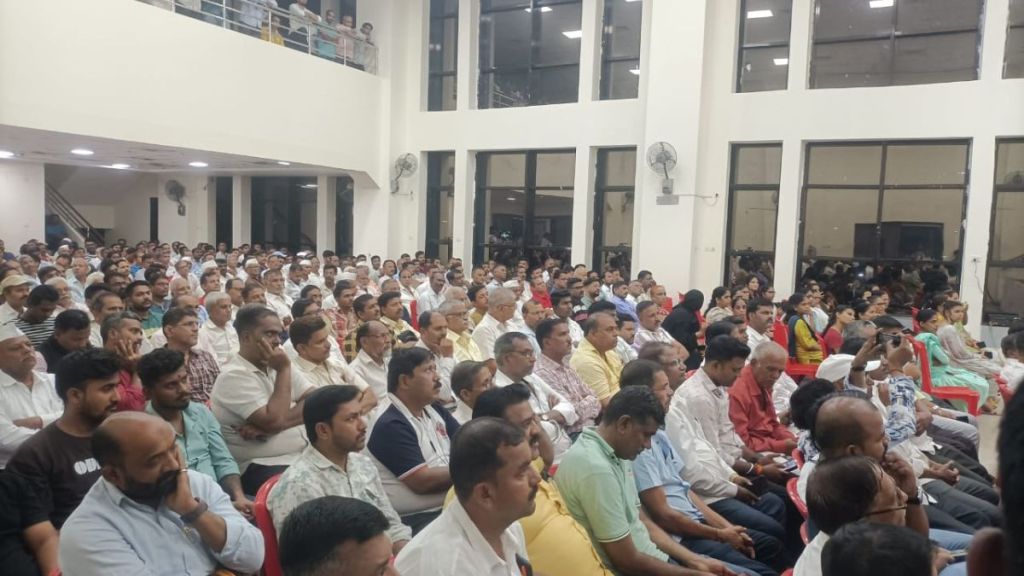Residents aggressive against municipal notices Elgar Sabha of Mathadi residents in Koparkhairane