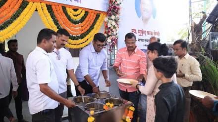 Free food distribution started Kalwa Hospital, 100 patients relatives will get free food every day Free food distribution started Kalwa Hospital, 100 patients relatives will get free food every day