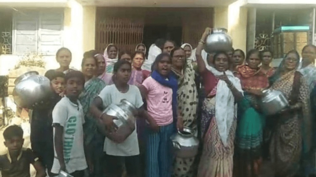 Ghagar Morcha water shortage navegaon bandh gondia Ghagar Morcha water shortage navegaon bandh gondia