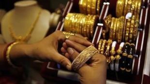 Gold prices in Jalgaon cross Rs 1 lakh