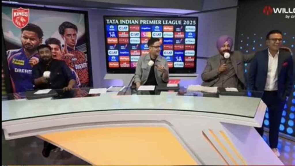 IPL 2025 Navjyot Singh Siddhu Ambati Rayudu Fight on Live TV in PBKS vs CKS Match Video Viral