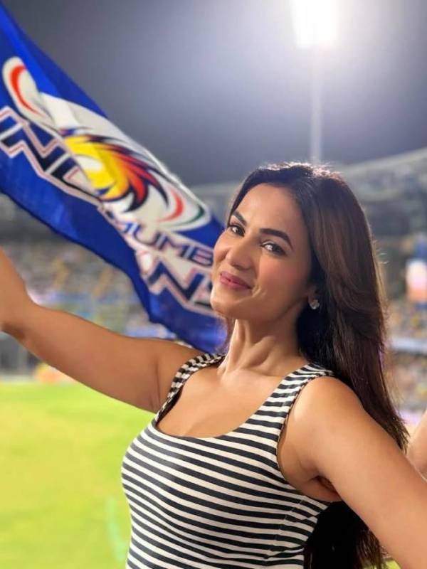 Jannat actress sonal Chauhan ipl 2025 photos Mumbai indians