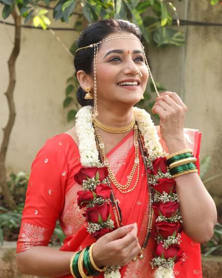 Tharala Tar Mag Jui Gadkari Golden Gown Look