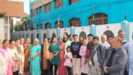 Pahalgam Terror Attack Tourists from Akola in Kashmir get house boat support
