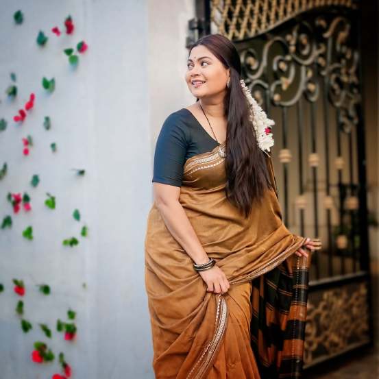 Namrata Sambherao Brown Cotton Saree Look