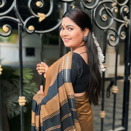 Namrata Sambherao Brown Cotton Saree Look