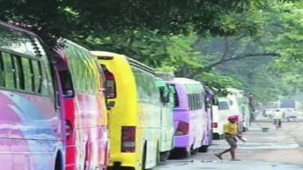bus , fire, Satara-Pune highway, loksatta news,