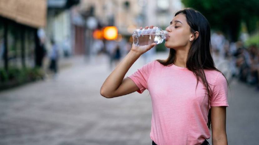 Benefits of drinking water in summer