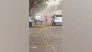 dust storm hit Kalyan dombivli causing panic and blowing debris away in 30 minutes