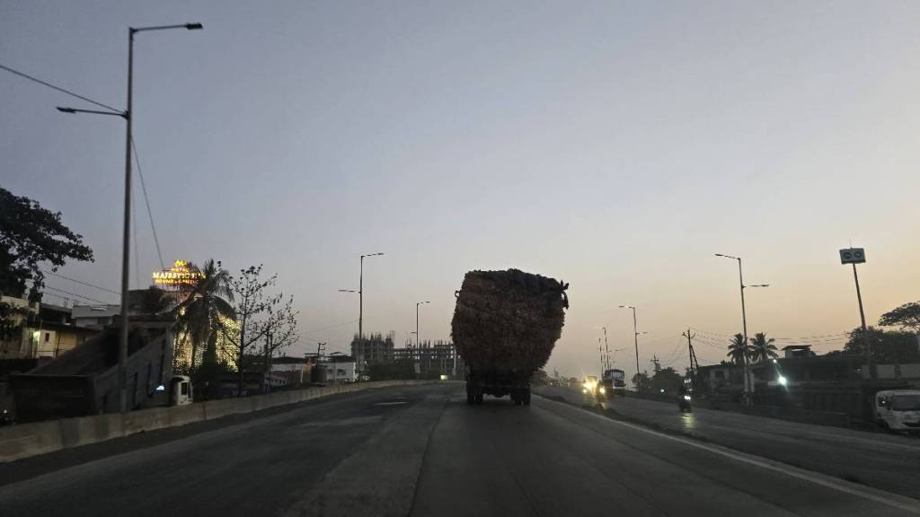dangerous traffic is emerging on mumbai ahmedabad highway with overfilled tempos and trucks spilling straw