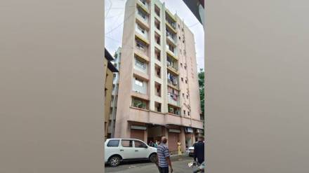 illegal More tower in samrat chowk in dombivli morey towers Developer notices to residents to vacate building