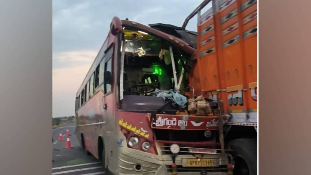 Bus accident, Andhra Pradesh, devotees ,