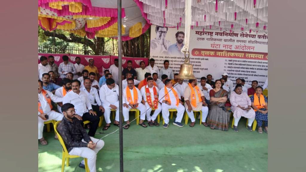 On monday mns protested at municipal Corporation demanding river clean up public project access water solutions