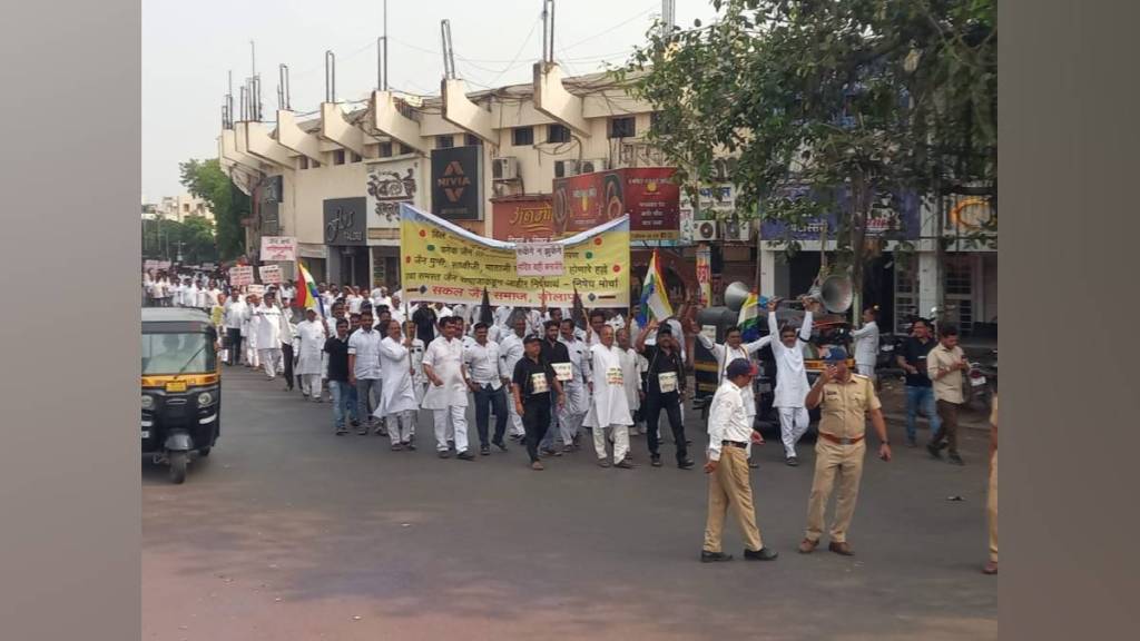 jain community held akrosh morcha in solapur akluj against vile Parle temple demolition