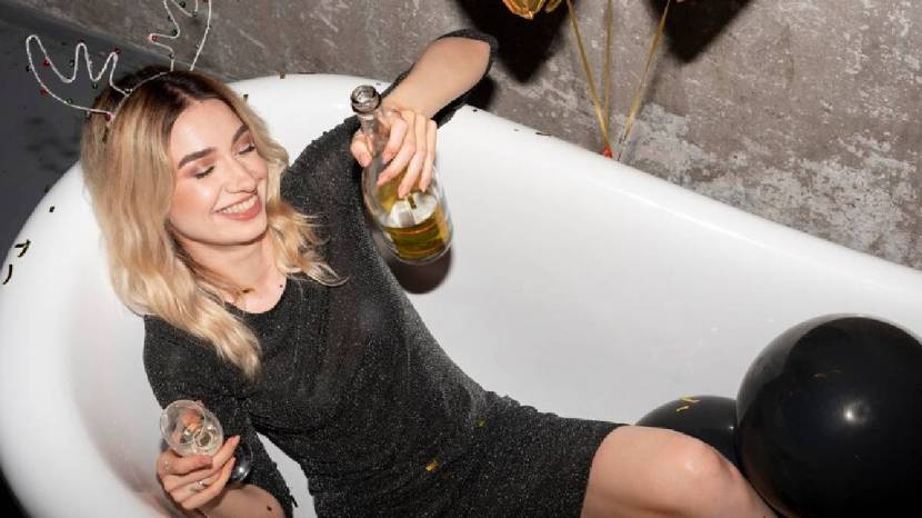 The countless benefits of taking a beer bath