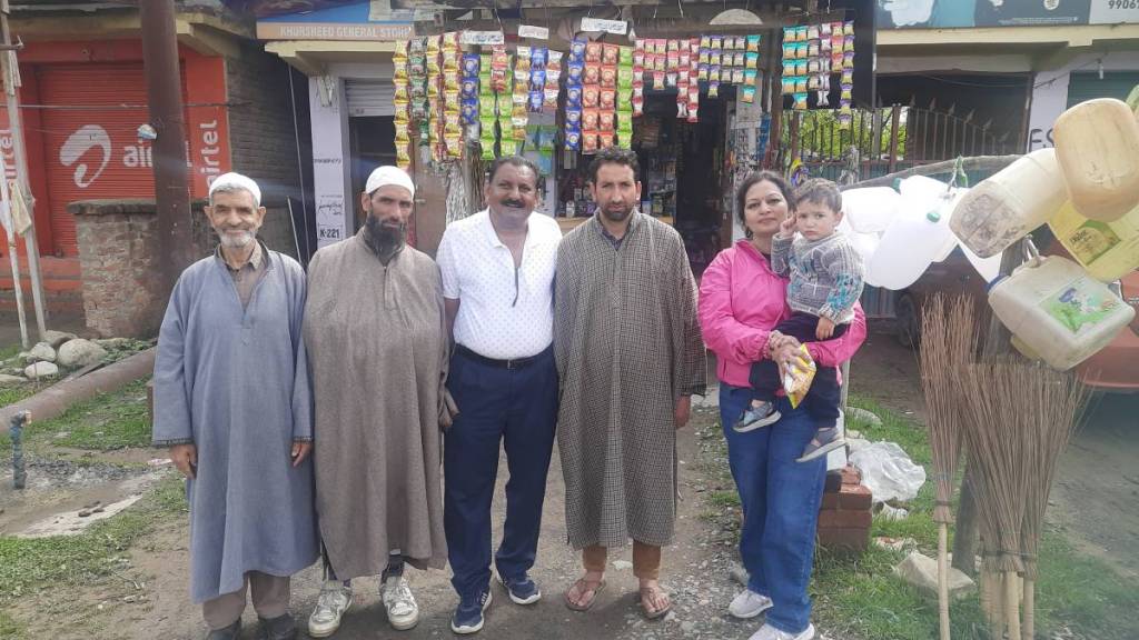 week after Pahalgam attack yavatmal tourists experienced Kashmiri muslim familys warm hospitality