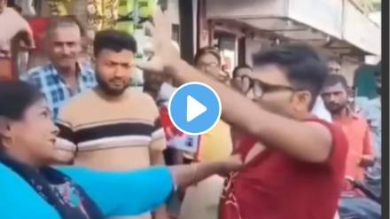 Shocking disturbing video shows a wife publicly Slapping her husband just because he isn’t earning