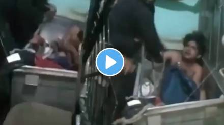 Extra marital affairs Husband Beat His Wifes Boyfriend Who Entered His House At Midnight In Agra Video Viral