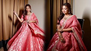 Shreya Ghoshal shares stunning photos in a pink lehenga to wish fans Shubho Nobo Borsho