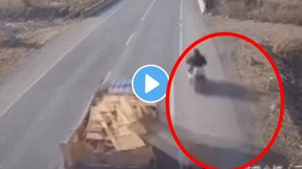 The sheet in the speeding truck flew off; The young man's head shocking accident video gos viral on social media