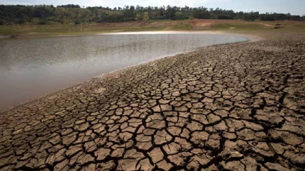 Parbhani district water reservoirs start drying up Temperatures rise