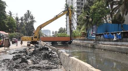 BMC Additional Municipal Commissioner Abhijit Bangar inspected Pre monsoon drain cleaning