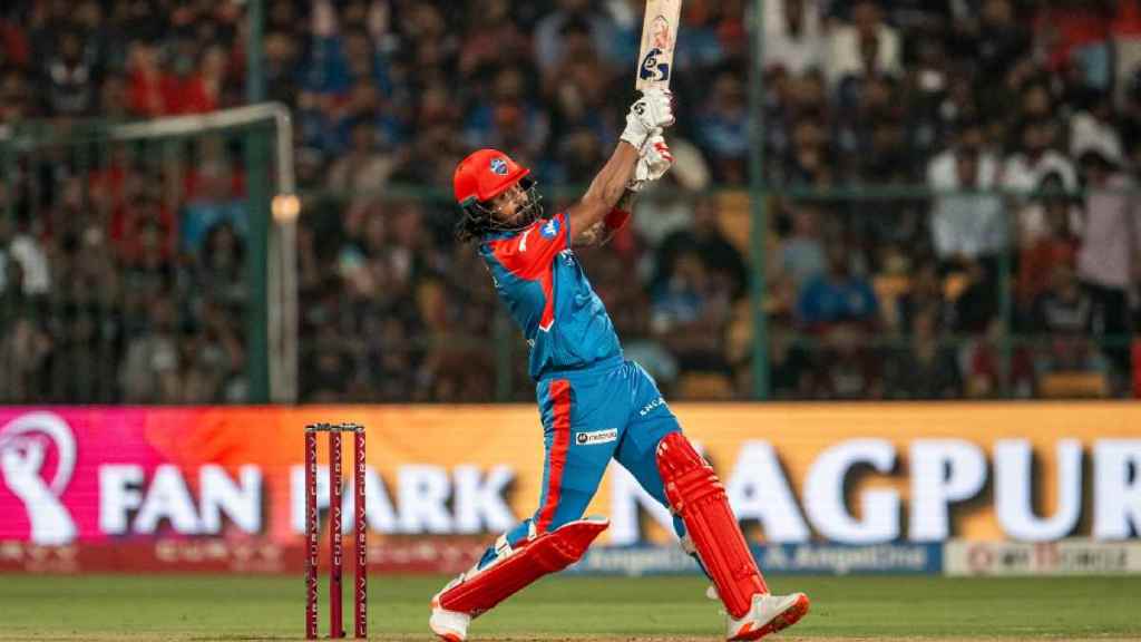 Royal Challengers Bengaluru vs Delhi Capitals Live Match Score Updates in Marathi