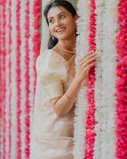 Reshma Shinde Saree Look Photoshoot