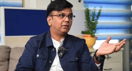 Saleel Kulkarni shared poem video of social media on trollers