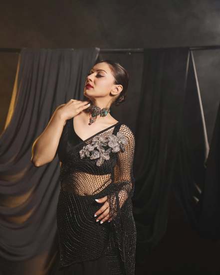 Hansika motwani in black saree hot looks