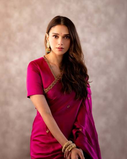Aditi rao hydari in pink saree 