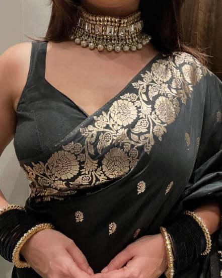 mansi naik in black saree