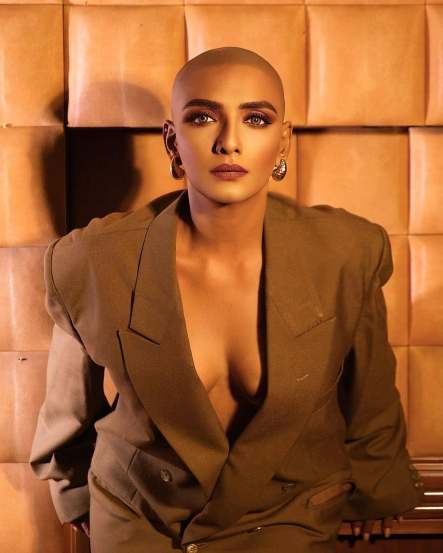 actress shanthi Priya goes bald in her latest photoshoot