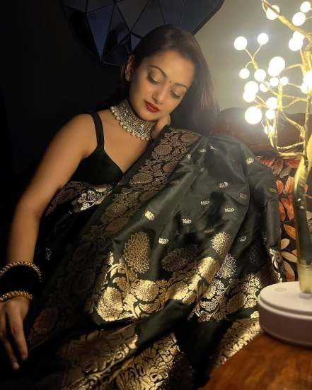 mansi naik in black saree