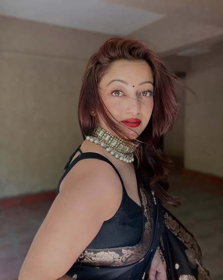 mansi naik in black saree
