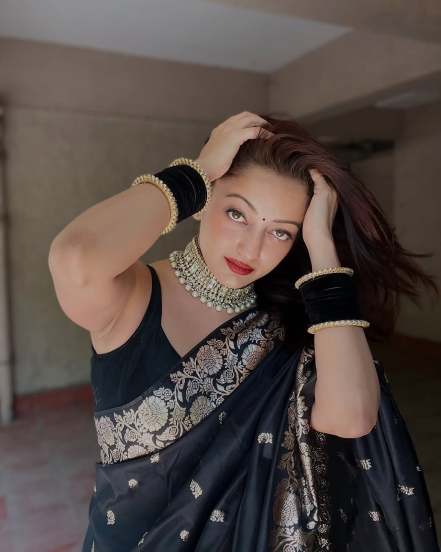 mansi naik in black saree