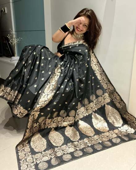 mansi naik in black saree