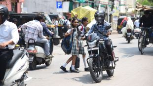students of J.N. Tata Parsi School in Shaniwar Bazaar area are in danger due to traffic jams