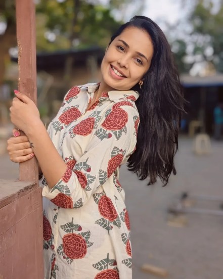 Shivani Rangole Kulkarni White Crop Top Look