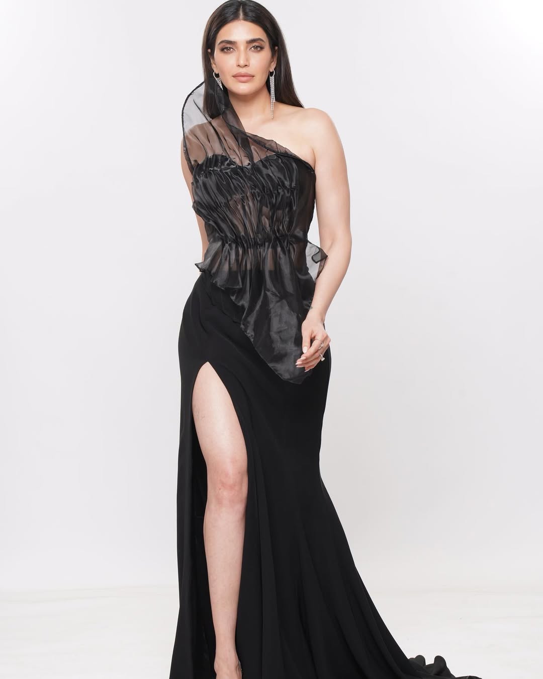 Karishma Tanna Looks Stunning in Elegant Black Dress, photos go viral on social media