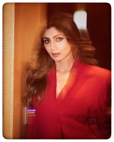 Fitness Queen Shilpa Shetty Stuns in Red Corset Top and Skirt, Viral Glam Photos Inside
