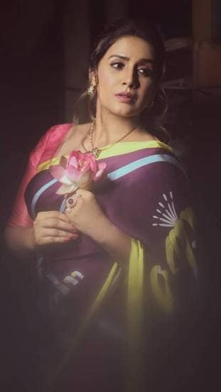 Sonali Kulkarni in purple colour printed saree (3)
