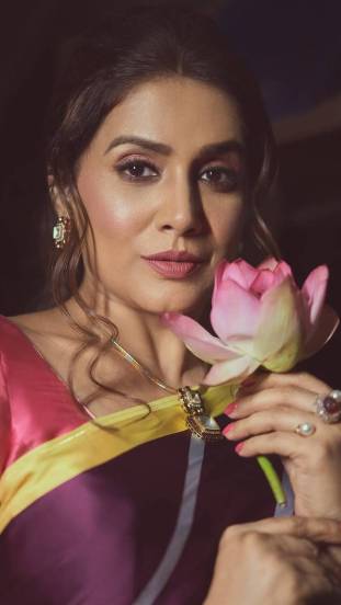 sonali kulkarni in red kurta payjama new photoshoot