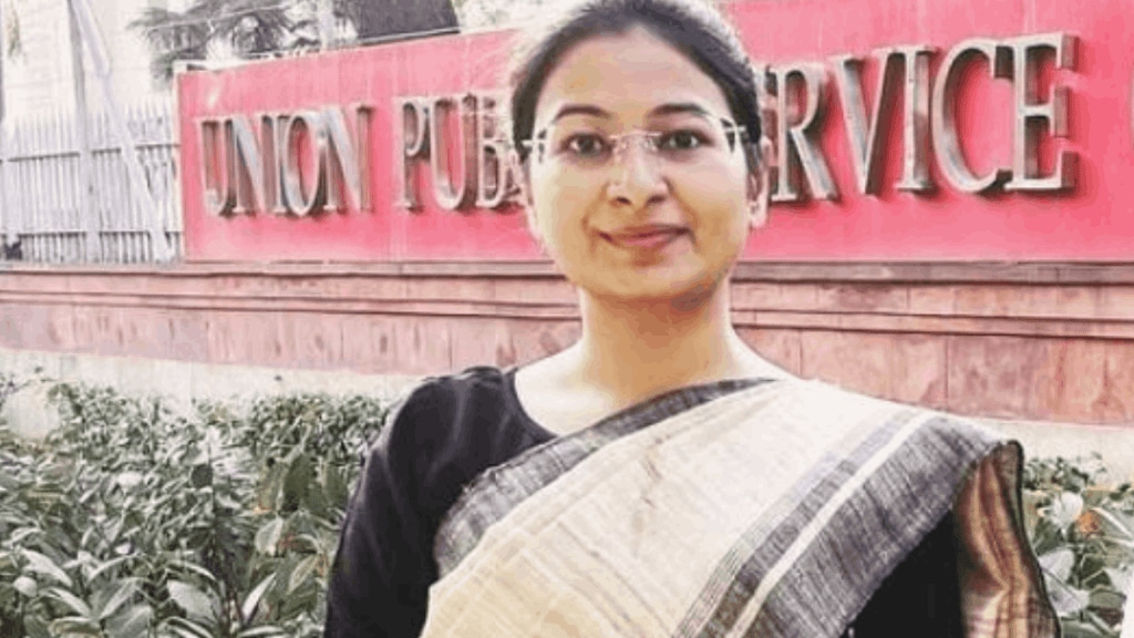 Success Story Of IAS Akanksha Anand Success Story Of IAS Akanksha Anand