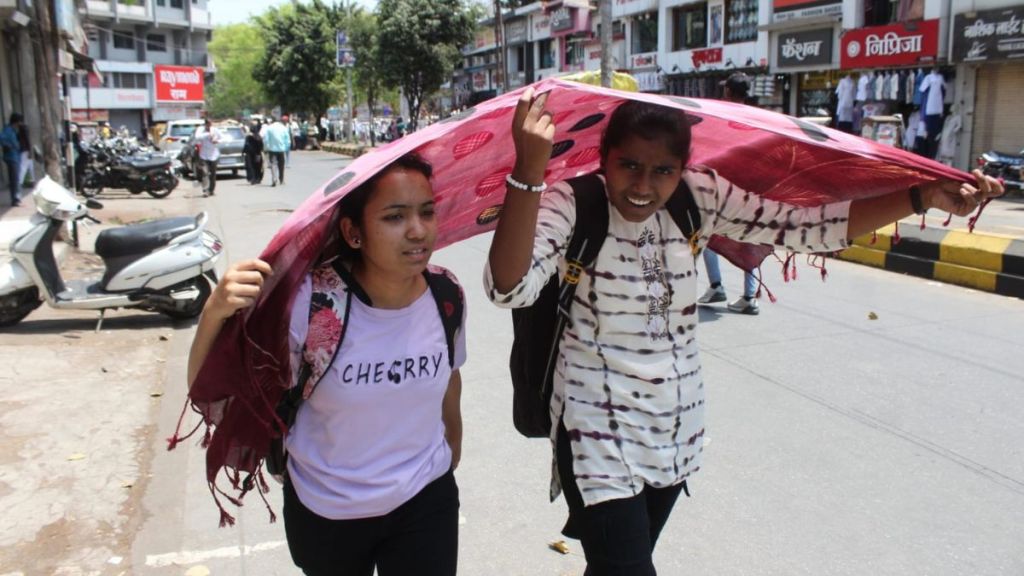 Heat wave situation in Nashik temperature at 41 degrees